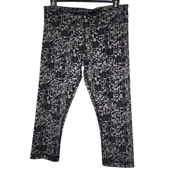 Zumba cropped leggings.  Size medium - Picture 7 of 16
